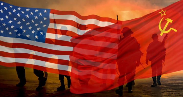 Bandera de Estados Unidos y de la ex URSS para columna: La bipolaridad como un sistema de equilibrio de poder