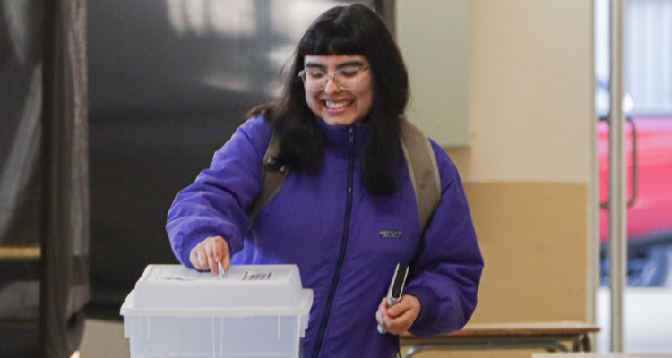 Carolina Abuaud analiza el impacto de las políticas laborales en el empleo femenino y advierte cómo el voto de las mujeres podría ser decisivo en estas elecciones