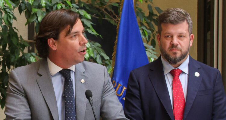 Diputados oficialistas llevarán a Labbé y Kaiser a comisión de Ética por “reivindicar” la dictadura