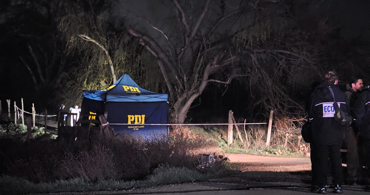 Encuentran cuerpo de hombre con impactos de bala en el cráneo y cuerpo en vía pública de Lampa