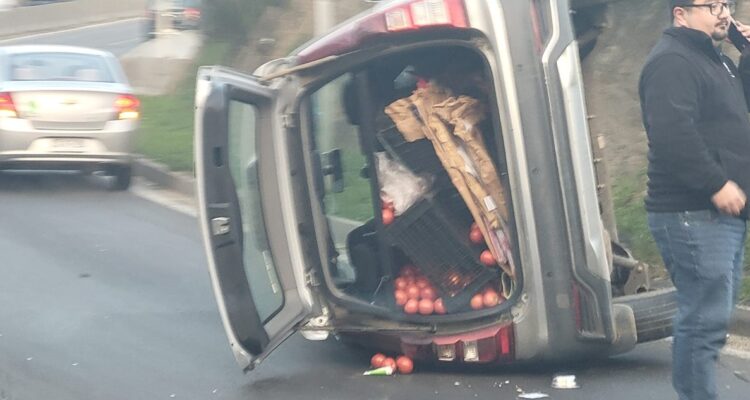 Volcamiento en Ruta Las Palmas causa congestión en dirección a Placilla