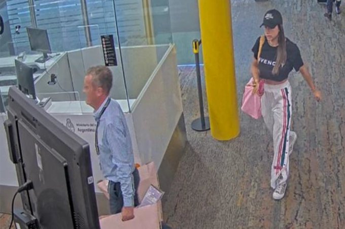 Llegada de Laura Belén Arrieta al aeropuerto Jorge Newbery de Buenos Aires el 26 de febrero 