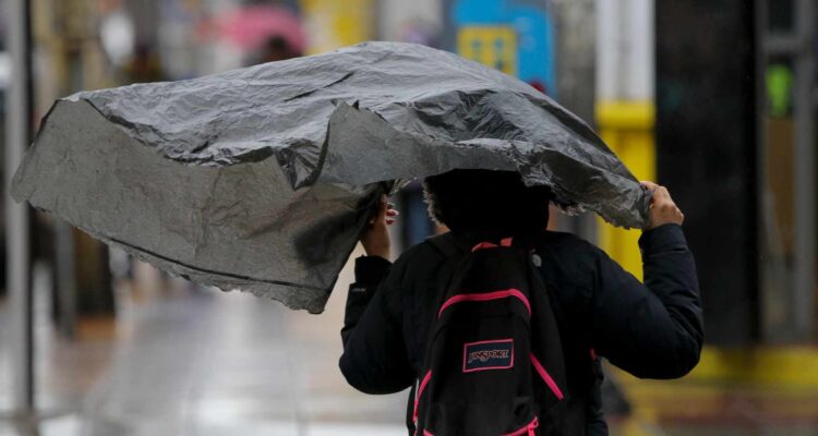 Meteorólogo pronostica que sistema frontal podría llegar hasta el sur de Atacama y caerán 180 mm