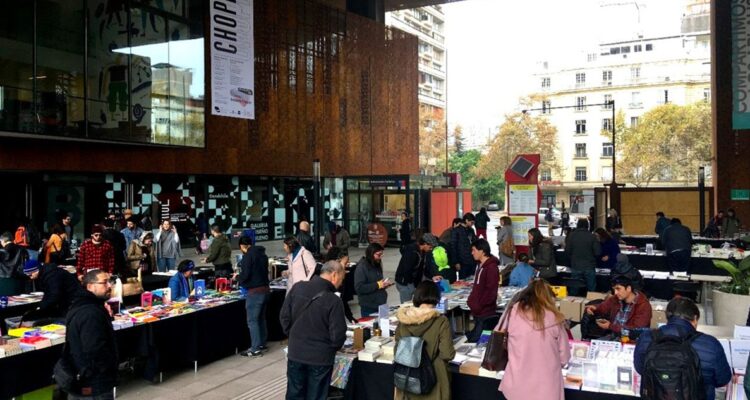 lluvia de libros GAM