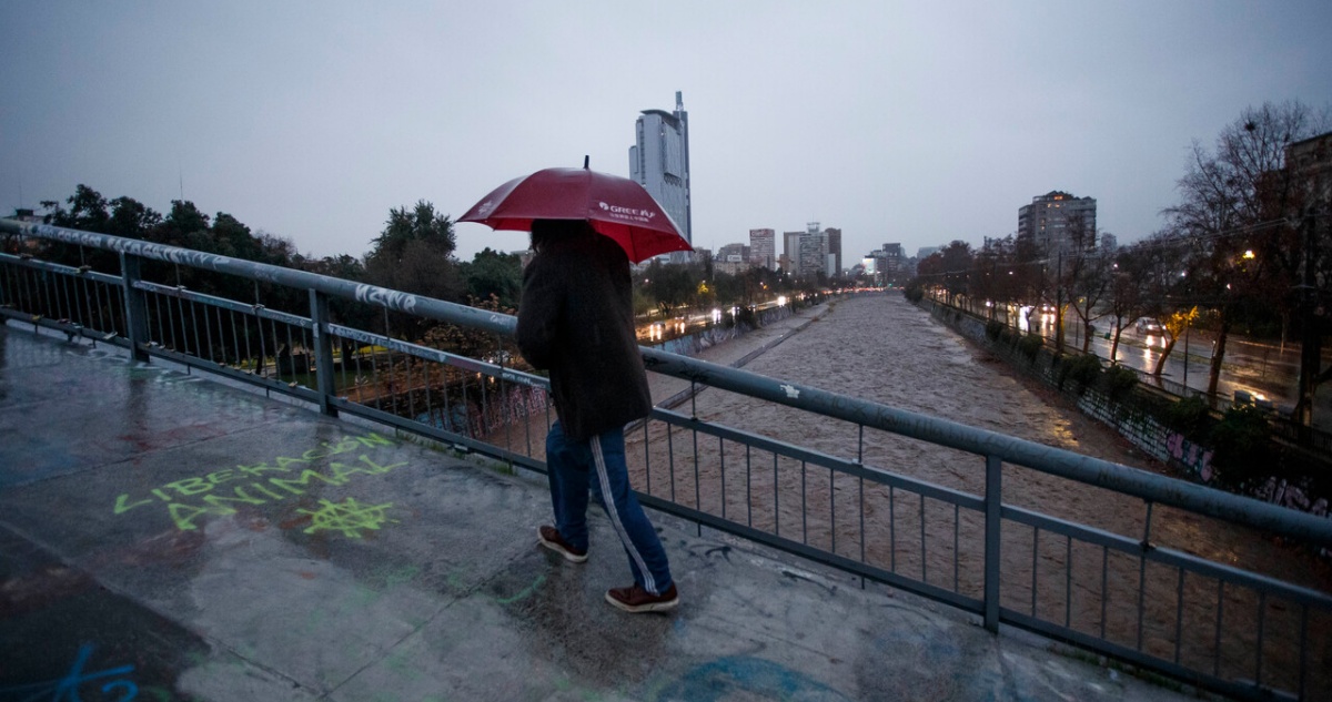 Alerta Temprana Preventiva en la RM: podrían caer más de 60 milímetros de lluvia en Santiago