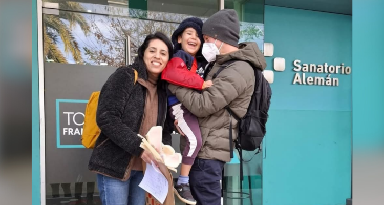 Dan alta a Luka después de más de 1 mes de hospitalización tras caer de piso 13 en San Pedro de la Paz