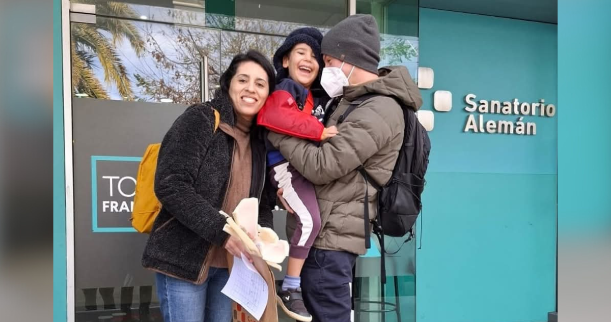 Dan alta a Luka después de más de 1 mes de hospitalización tras caer de piso 13 en San Pedro de la Paz