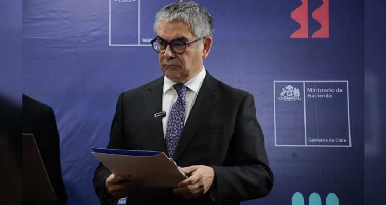 “Que se pongan al día”: Marcel presiona a ministros que deben regularizar cuotas de contribuciones