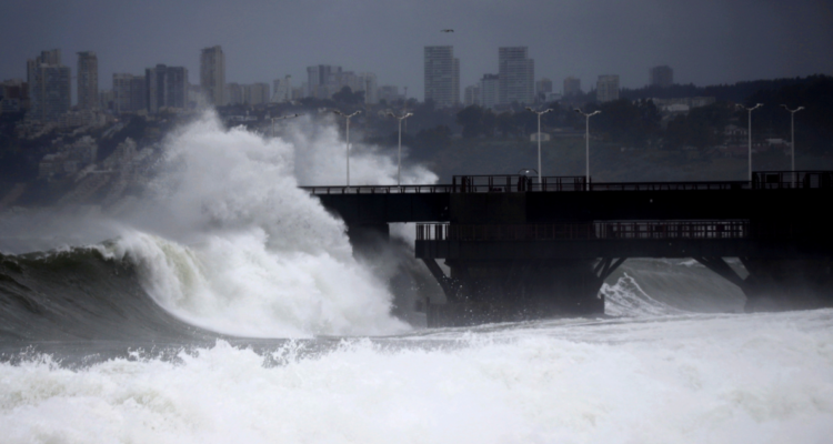 No hay tregua: renuevan aviso de marejadas para las costas de Chile ¿Qué regiones serán afectadas?