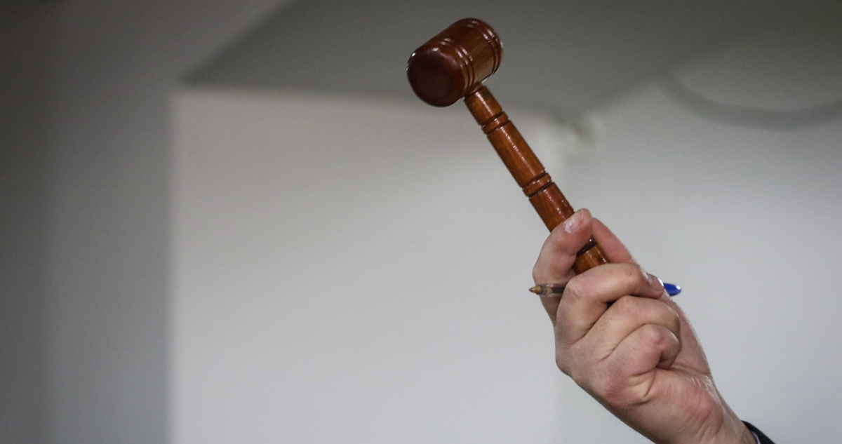 Millonaria estafa: Fiscalía reformaliza a martillero público e imputa a dos cómplices