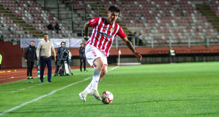 Matías Pérez jugando en Curicó Unido