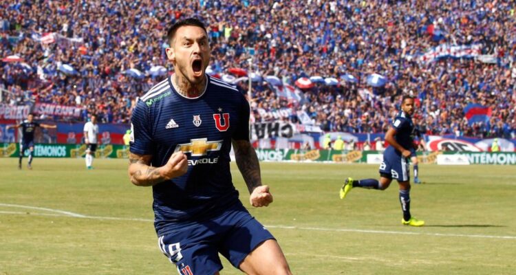 Mauricio Pinilla arremete contra Almirón por sus quejas al arbitraje del Superclásico