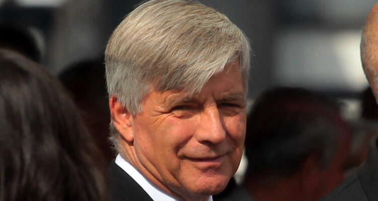 Mayne-Nicholls asegura que votó por el “NO” y que es “difícil” para él sufragar por Kast o Jara