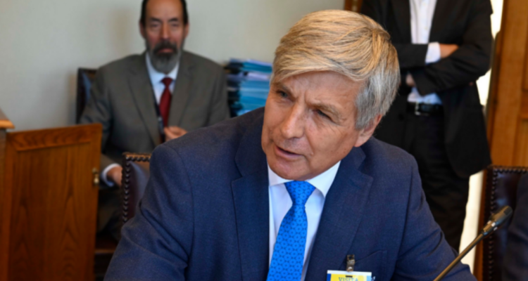 Mayne-Nicholls denuncia cambios en el Servel para los patrocinios de los candidatos independientes.