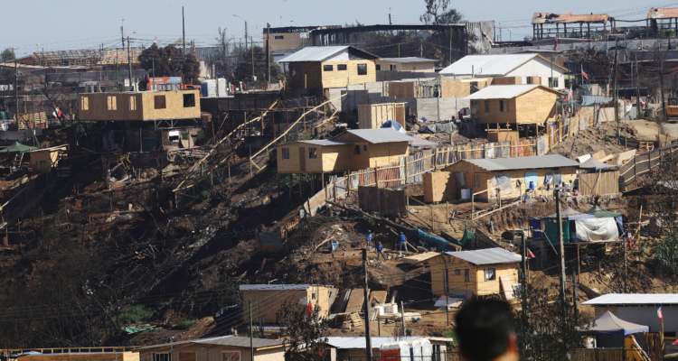 Reconstrucción tras megaincendio por exposición de comités de vivienda en comisión