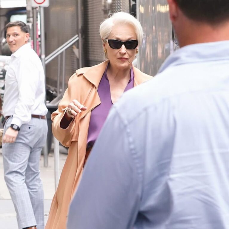 Primeras imágenes (y look) de Meryl Streep como Miranda Priestly en "El diablo viste a la moda 2"