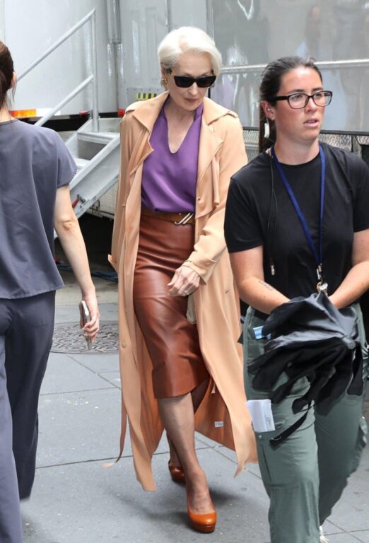 Primeras imágenes (y look) de Meryl Streep como Miranda Priestly en "El diablo viste a la moda 2"