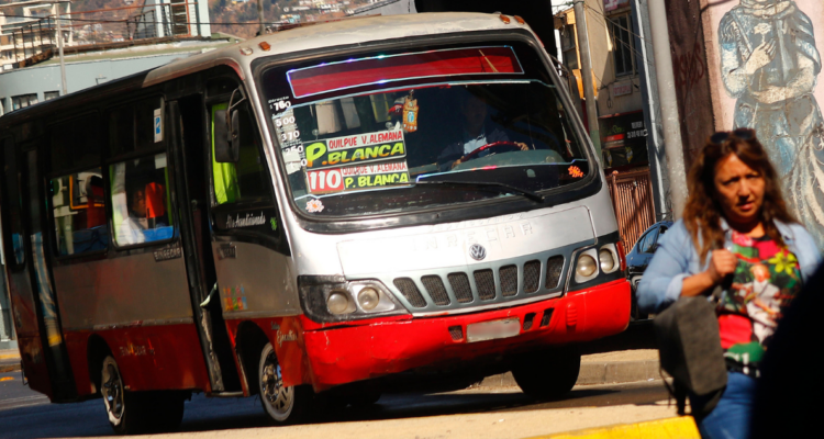Ocupantes de camioneta propinan golpiza a micrero en Villa Alemana tras discusión: quedó hospitalizado