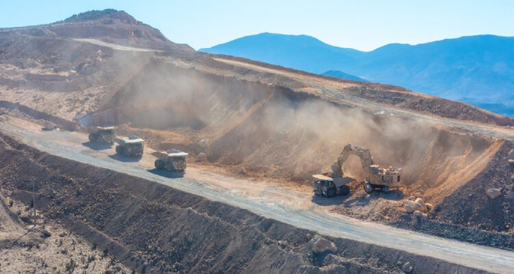El desafío de CAP en Los Colorados que paraliza a parte del principal yacimiento de hierro en Chile