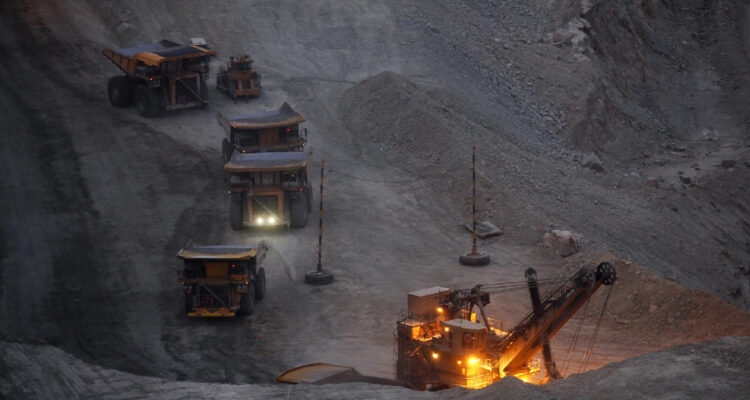 La producción industrial, servicios y comercio anotaron subidas durante junio según el INE