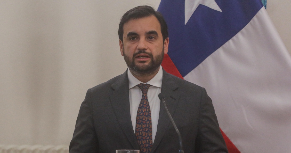 Ministro Gajardo dice que Gendarmería tiene 24 horas para aclarar eliminación de nombres en sumarios por caso licencias médicas