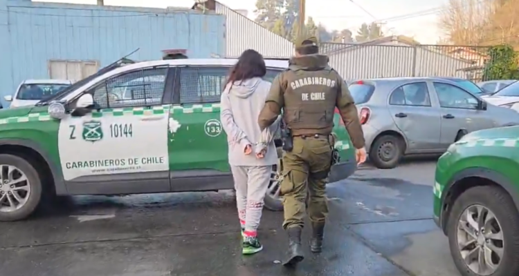 Mujer de 18 años fue detenida tras asaltar a adulto mayor en Puerto Montt: le arrebató su pensión