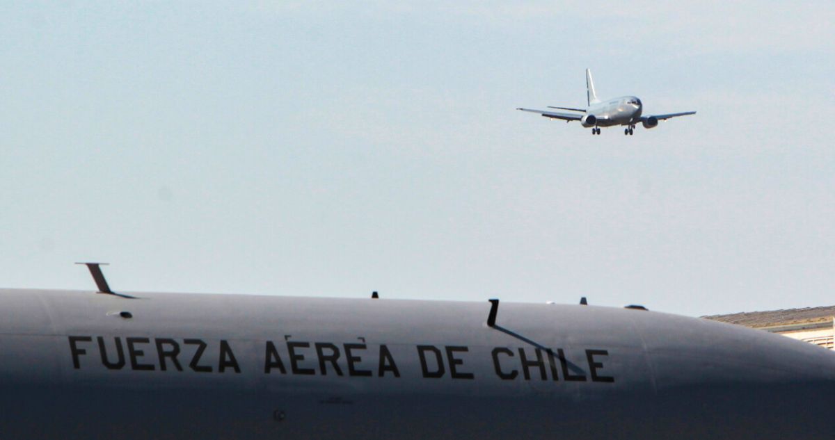 Narcovuelos en la FACh: Defensa de exfuncionario alerta posible contaminación de la evidencia