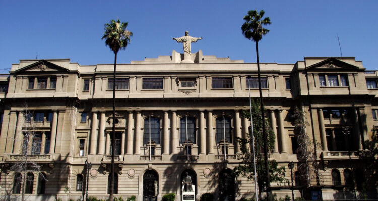 Nature Index 2025 dejó 5 universidades chilenas en Top 20 de las que mejor hacen ciencia en Sudamérica