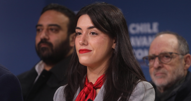 Nicole Cardoch renuncia a la Subsecretaría General de Gobierno: llegaría al comando de Jara