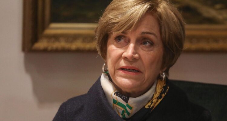 Enrique Paris dice que “no todo vale” por rumor de supuesto Alzheimer de Evelyn Matthei como ataque en campañas políticas