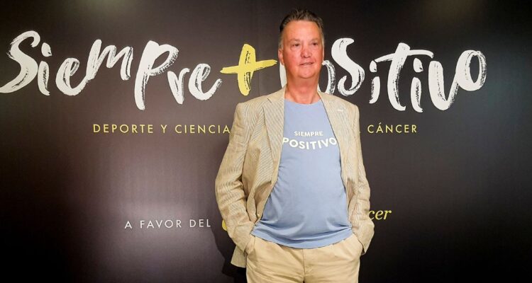 Louis Van Gaal sorprende al anunciar que ya no tiene cáncer y que no se cierra a dirigir una selección