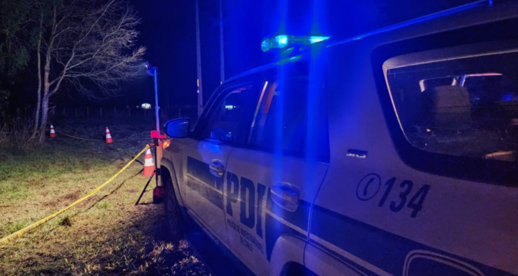 Vehículo de la PDI por hallazgo de osamentas humanas en Osorno