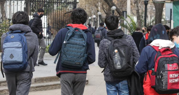 Osorno: realizan patrullajes preventivos afuera de liceos municipales a petición de estudiantes
