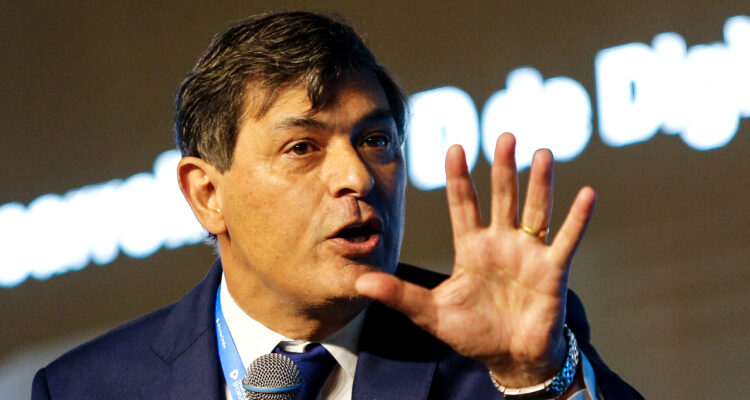 Parisi asegura estar “completamente al día” con pensión de alimentos y revela detalles de su campaña