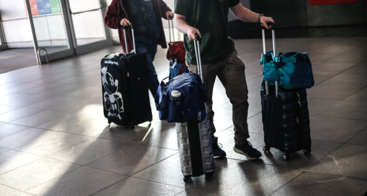 ¿Transferir mi pasaje aéreo a otro si no puedo viajar? Diputados analizaron propuesta, pero hay dudas