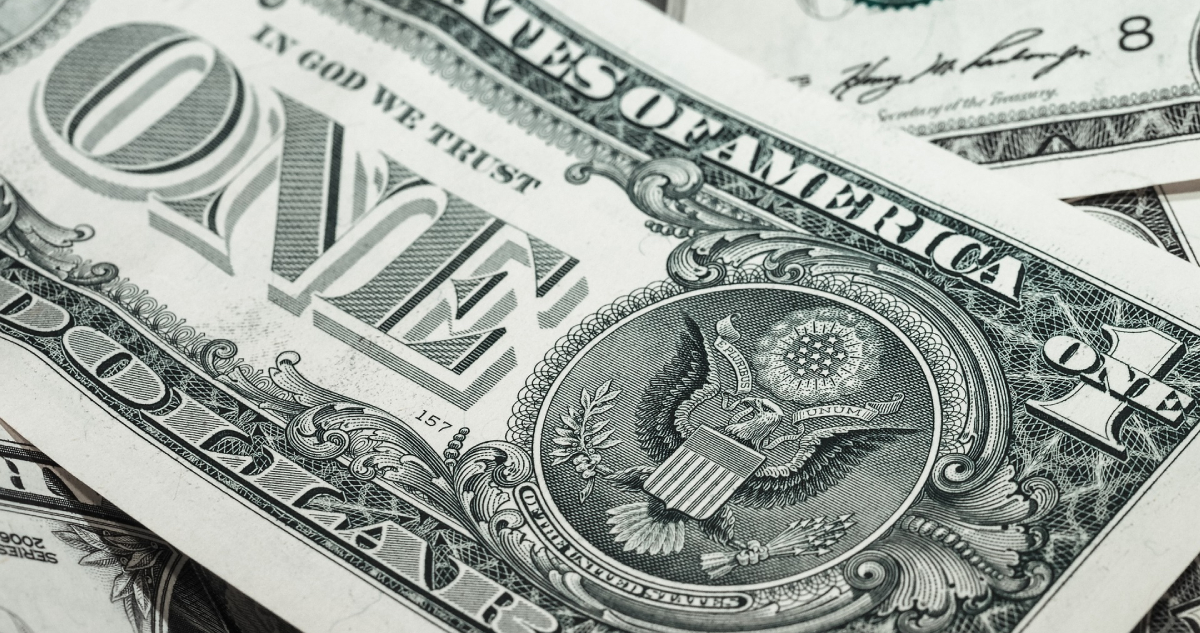 Dólar pierde fuerza inicial y busca un rumbo claro durante la mañana: mercados siguen atentos a EEUU
