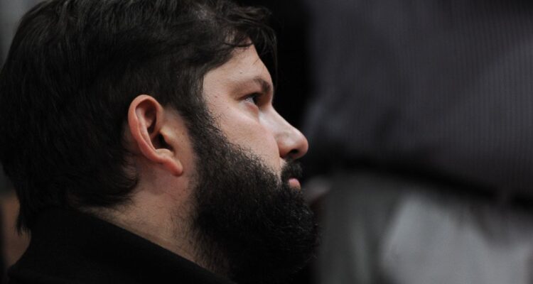 Diputados oficialistas piden a Boric convocar al Cosena tras casos de narcotráfico en FFAA