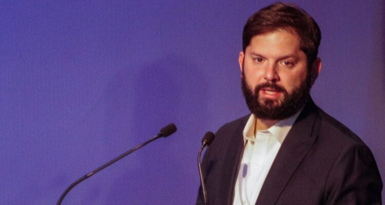 Presidente Boric inicia su visita a Brasil para asistir a la cumbre de los BRICS