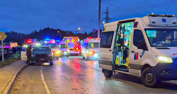 Prisión preventiva para conductor de bus que volcó en Arauco: iría bajo efectos del alcohol y droga