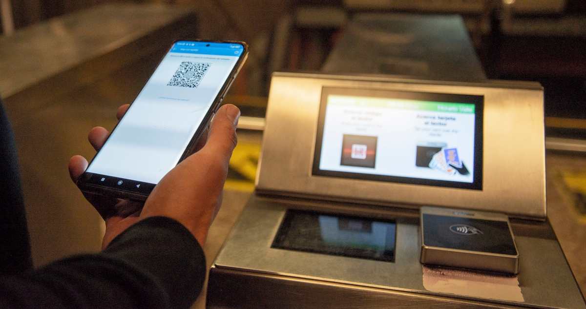 Problemas para pagar con el celular: reportan falla para generar QR en Metro y buses RED