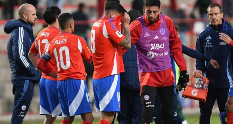 Chile desplomándose en el Ranking FIFA.