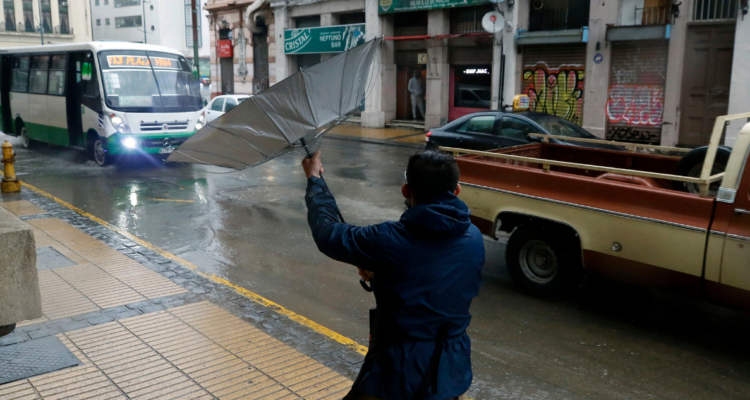Anuncian ráfagas de viento sobre 100 km/h para 9 regiones: revisa las zonas afectadas