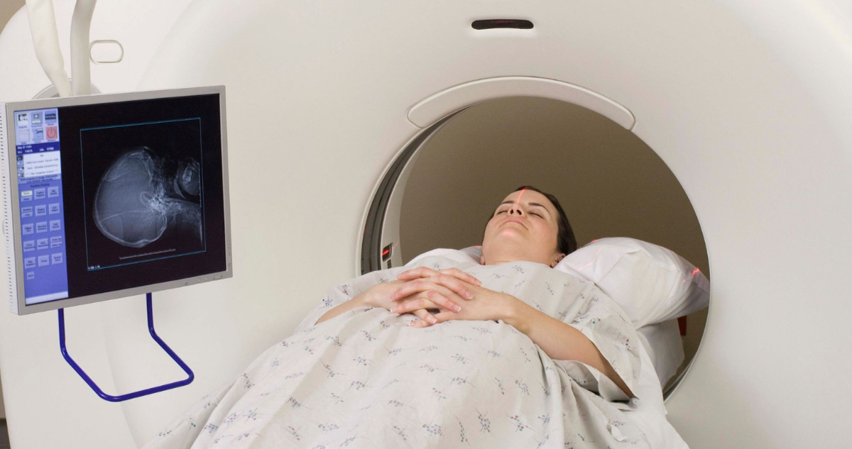 Por qué es tan peligroso ingresar con objetos metálicos a una resonancia magnética: puede ser fatal