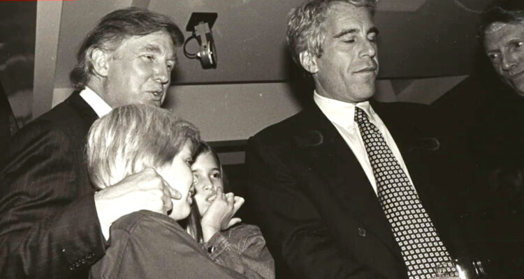 CNN publica fotografías con detalles inéditos de la relación entre Trump y Jeffrey Epstein