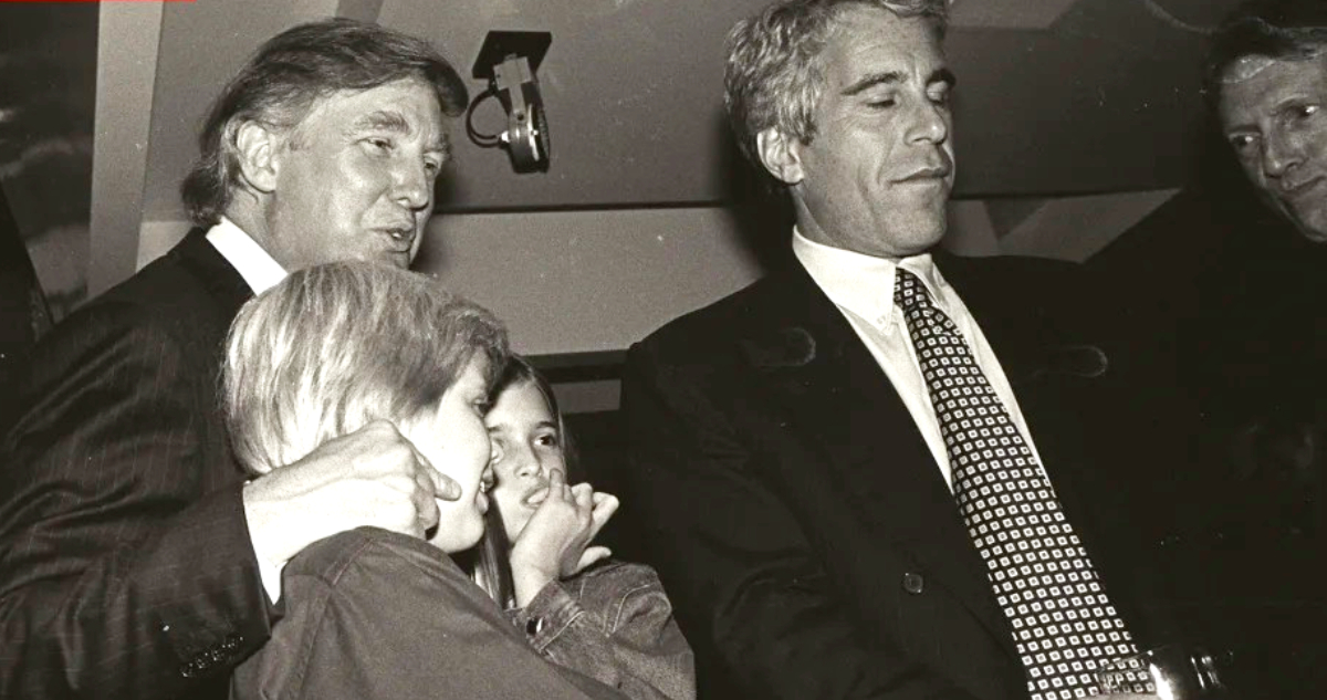 CNN publica fotografías con detalles inéditos de la relación entre Trump y Jeffrey Epstein