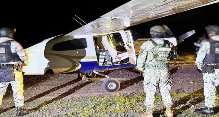 Avioneta proveniente de El Salvador con 427 kilos de cocaína es capturada en México: hay 3 detenidos