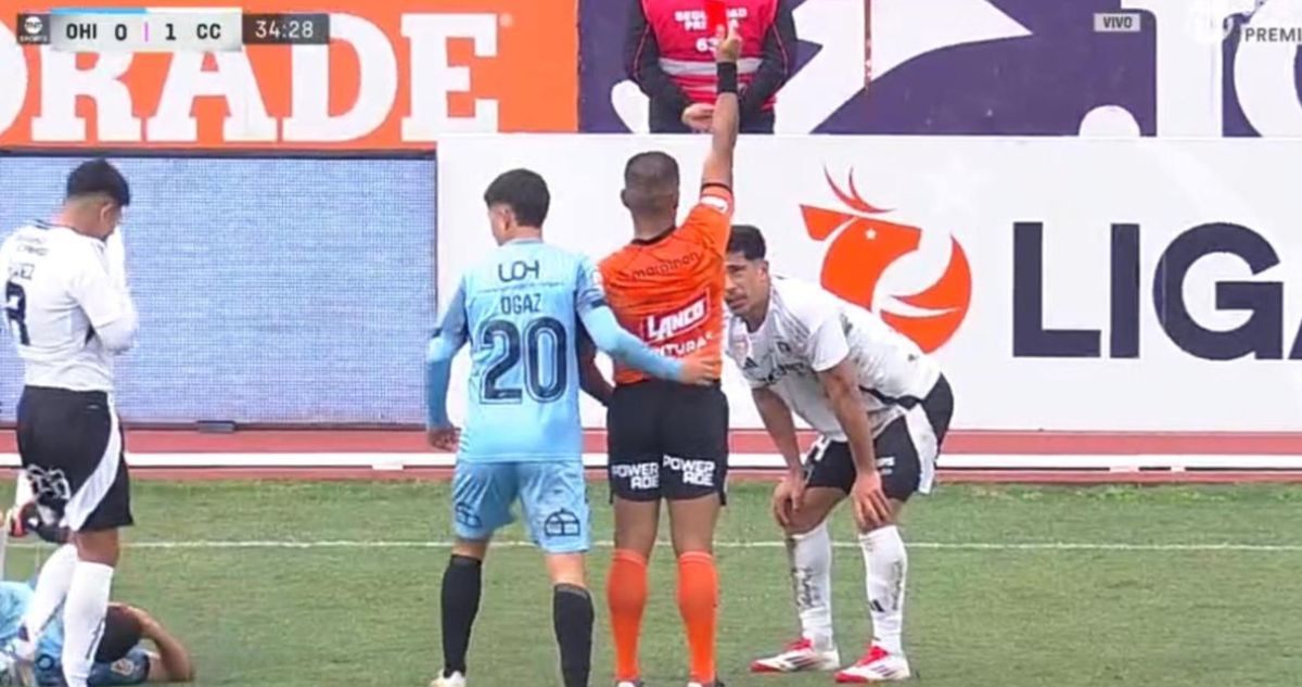 Hinchas de Colo Colo cargan contra Salomón Rodríguez tras torpe expulsión