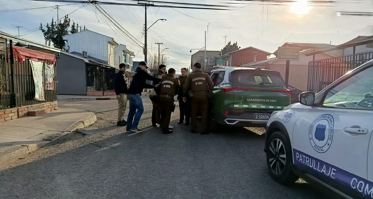 Tres sujetos fueron detenidos en San Carlos tras un asalto tras el cual uno de ellos mordió a un inspector municipal para evitar el arresto.