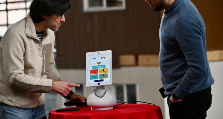 Robot interactivo y más de 8 mil inscritos: adelantan lo que será la Smart City Expo Santiago 2025