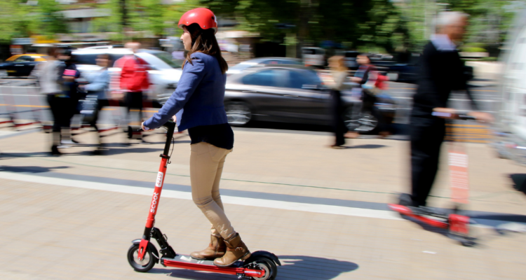 Scooters en veredas generan gran peligro para peatones